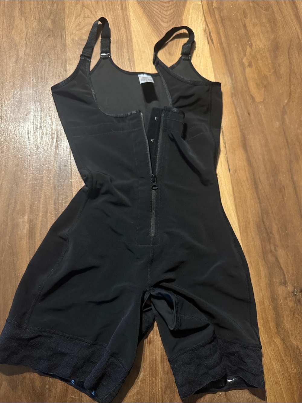Sleek Black Women’s Full-Body Shapewear Bodysuit/Faja